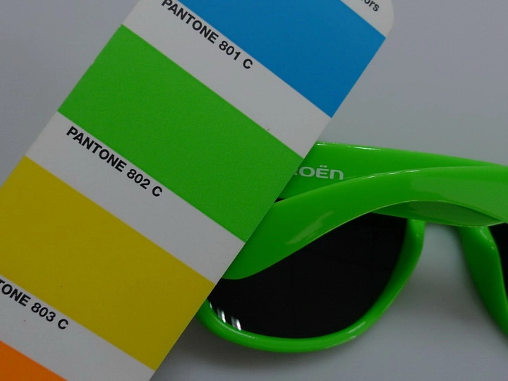 Promotion Plastic Fashion Sunglasses with Customized Logo