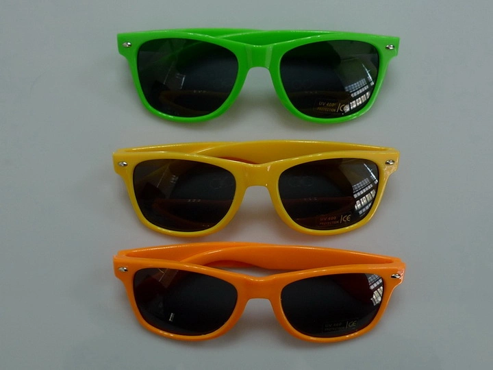 Promotion Plastic Fashion Sunglasses with Customized Logo